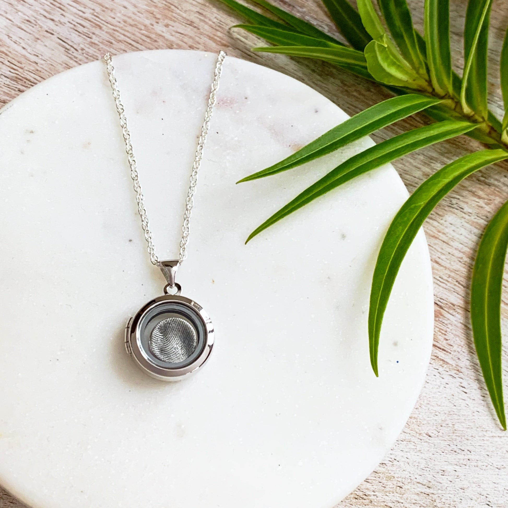 Fingerprint Locket (Circle) - Silver Magpie Fingerprint Jewellery