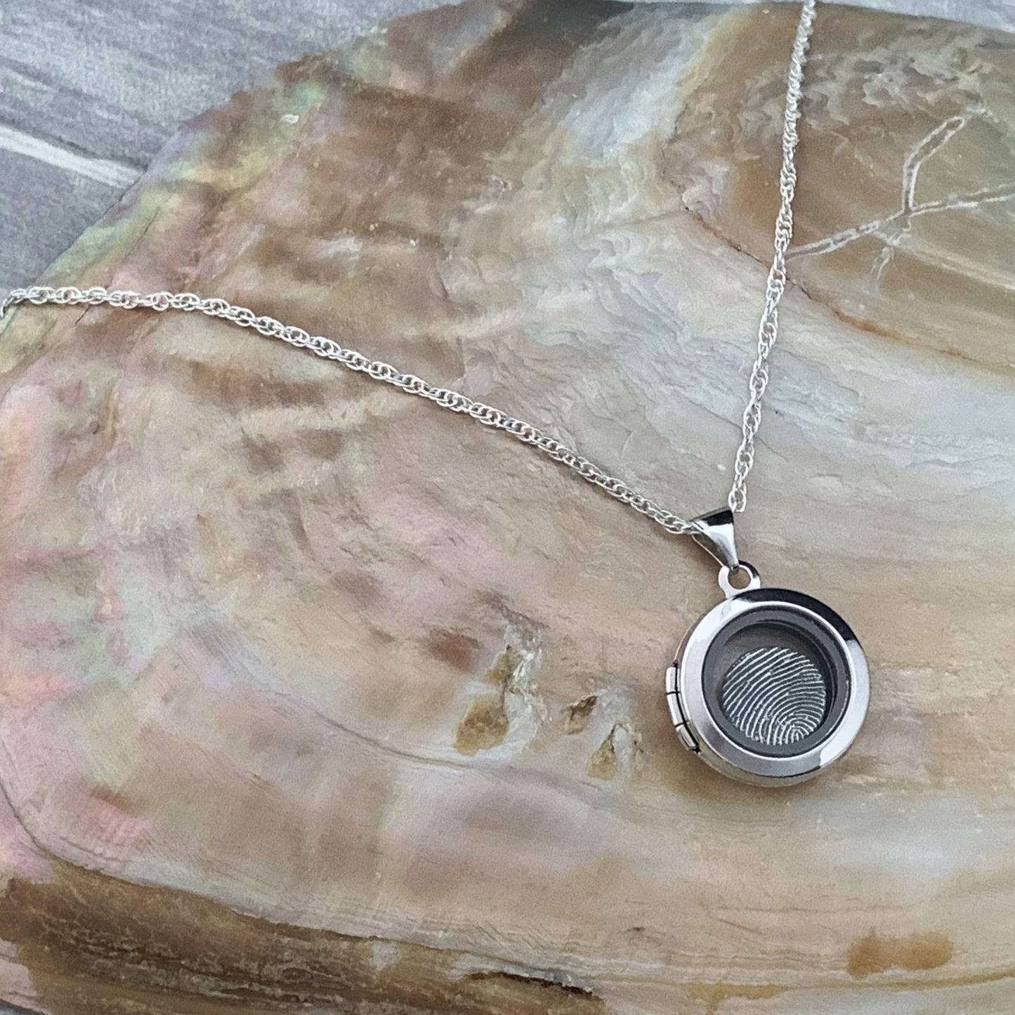 Fingerprint Locket (Circle) - Silver Magpie Fingerprint Jewellery