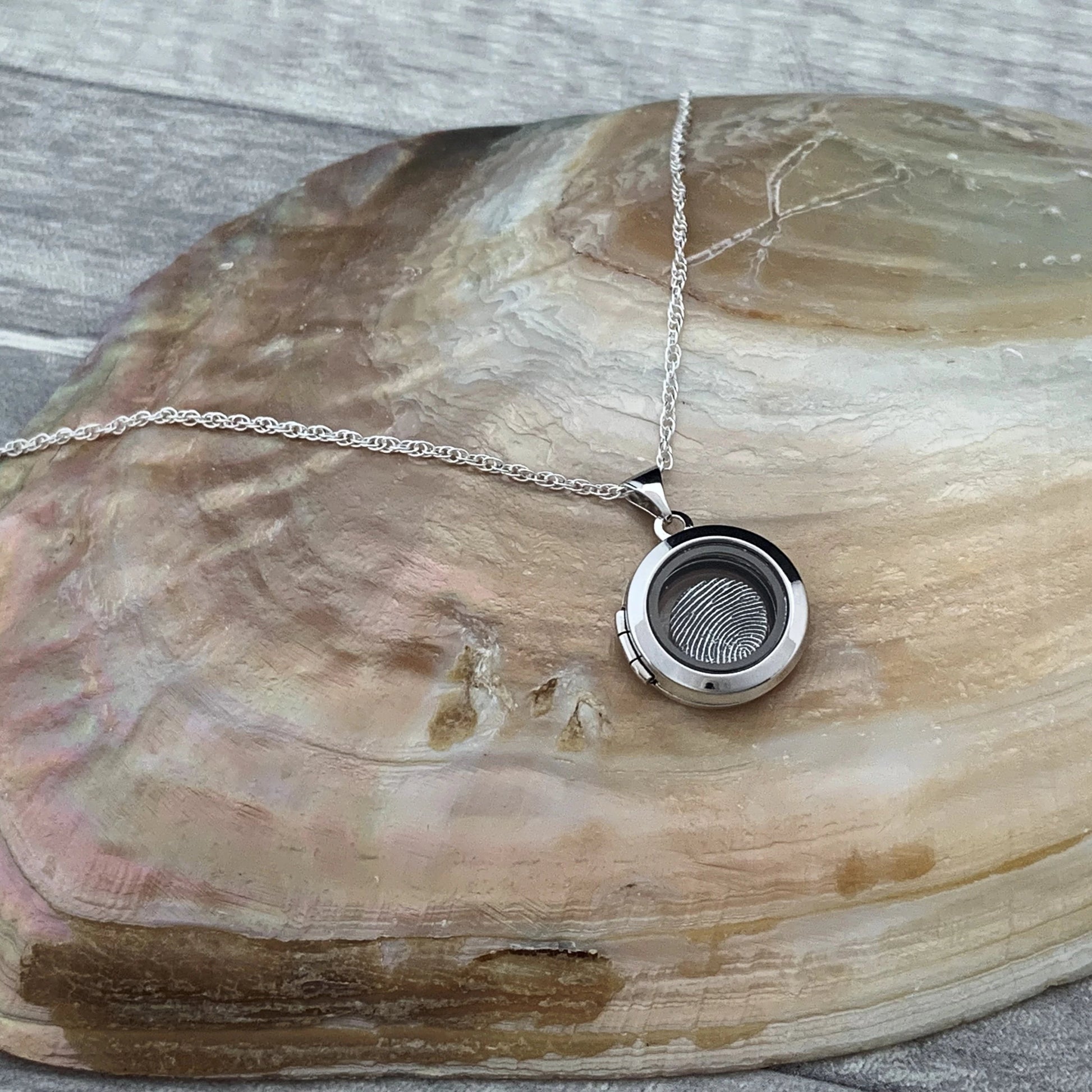 Fingerprint Locket (Circle) - Silver Magpie Fingerprint Jewellery